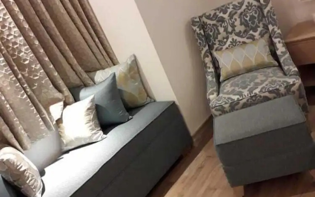 The Lynden Grove Hotel