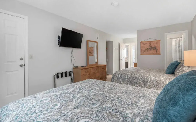 Relaxing 9th Hole View For 6!