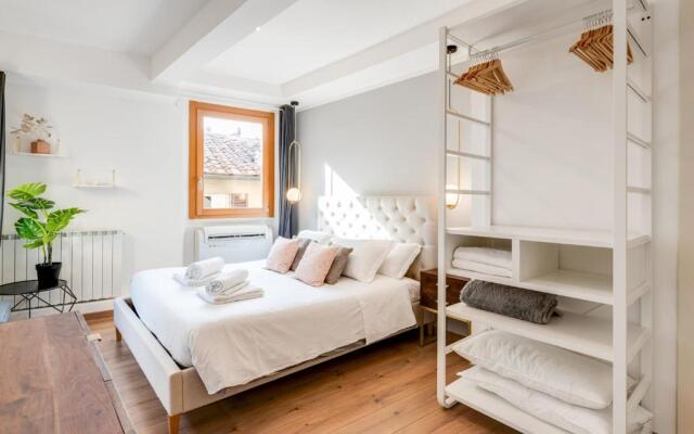 Santa Croce Flat - Modern Apartment