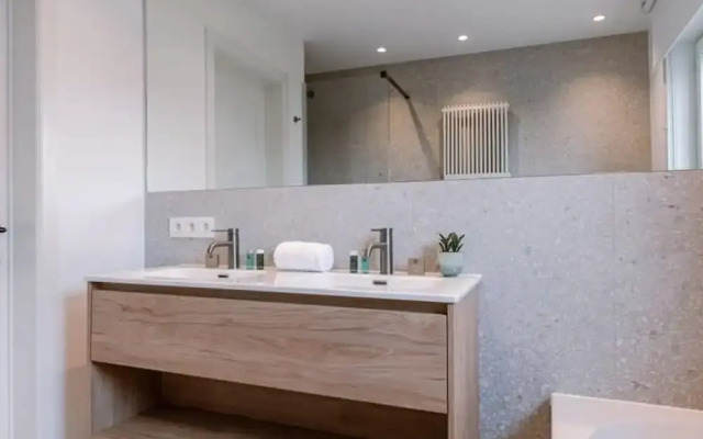 Spacious Bungalow With Garden Near the Beach sea