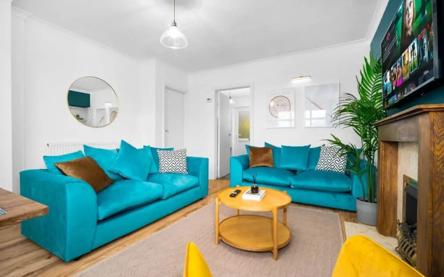 Stylish Three Bedroom Retreat With Garden