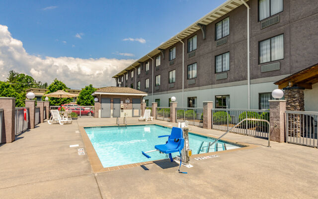 Quality Inn & Suites Airport