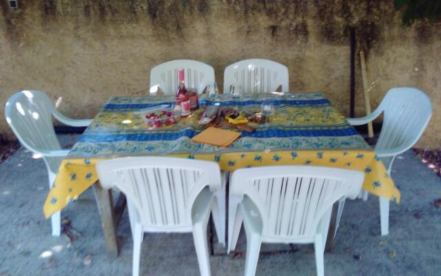 Villa de 2 chambres avec piscine privee jardin et wifi a Mormoiron