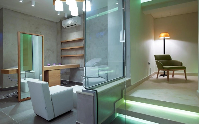Mistral Hotel - Singles Only