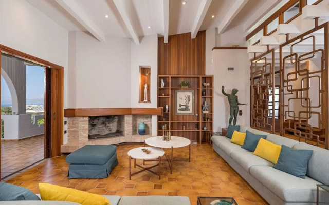 Azatis Luxury Villa