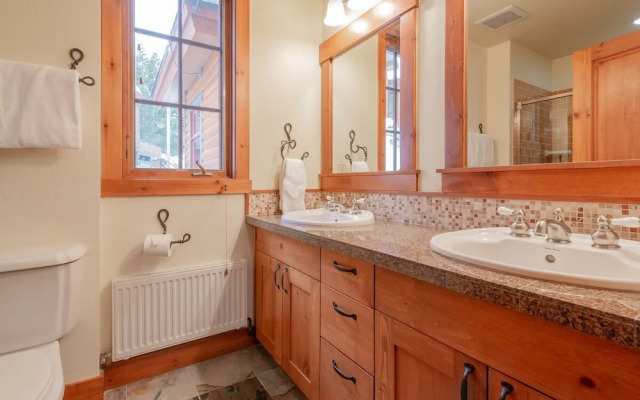 Cabins at Mammoth Lakes