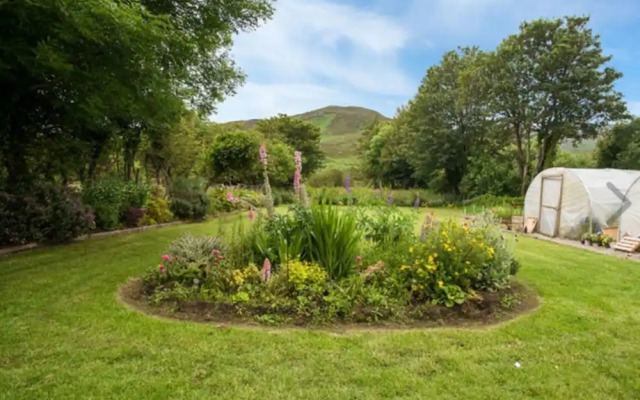 3-bed House in Clonmany With Panoramic Hillside Se