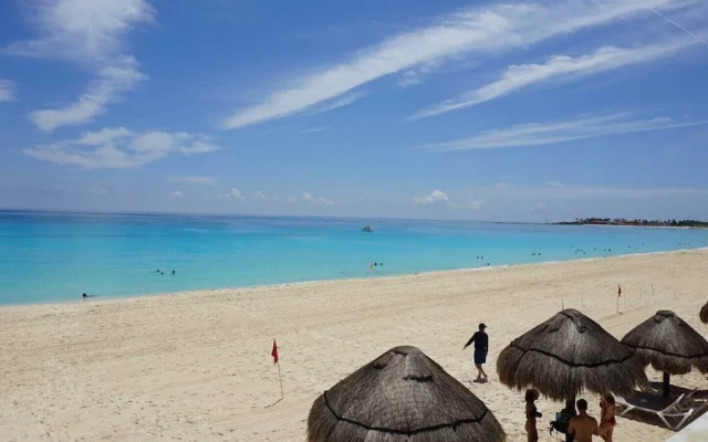 Cancun Plaza by Andiani Travel