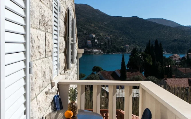 Apartments Moretić