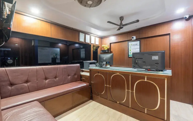 Treebo Marina Grand, Railway Station