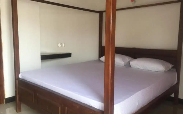 Mambo's Arugambay Hotel