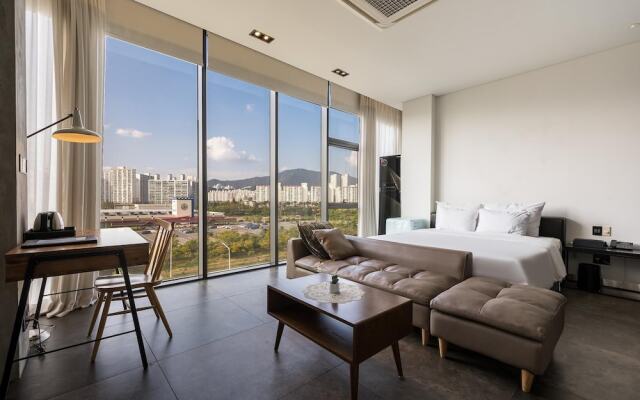 Harbor Bridge Hotel
