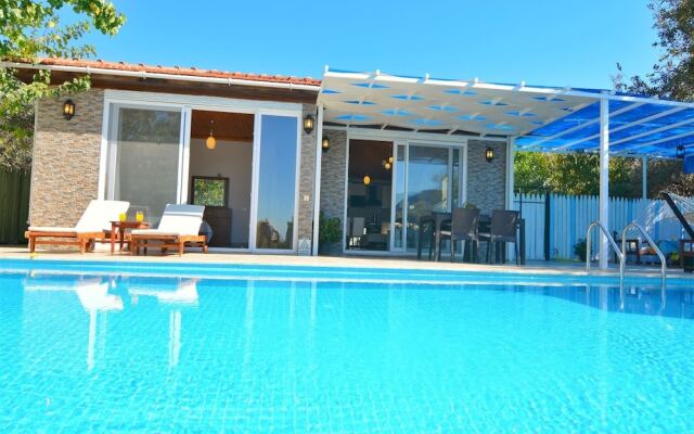 Villa Sade by Akdenizvillam