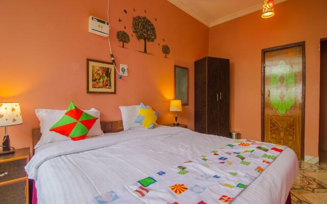 OYO 15697 Home Colorful Studio Candolim Beach