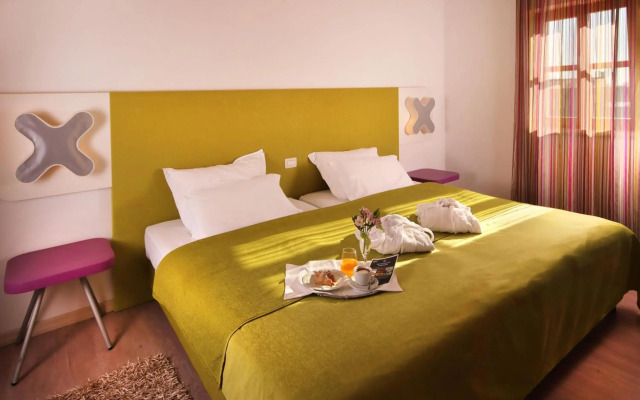 Hotel & Restaurant Velanera