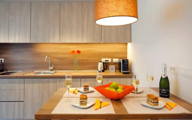 ★ Exclusive Central Apartment ★ FREE Garage ★