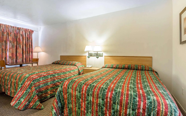 Rodeway Inn Magic Mountain Area