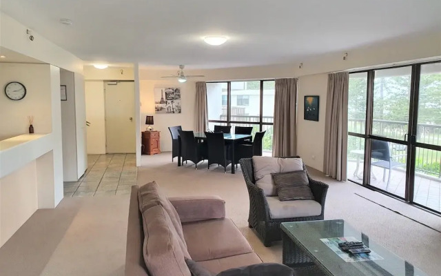 Burleigh Esplanade Beachfront Apartments