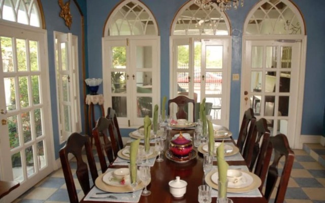 D'Nest Inn