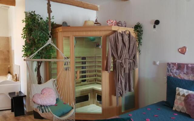 Le Mas Romantique avec Jacuzzi et Sauna privé