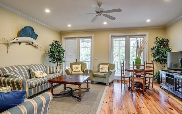 112 Tolater 8 Br Home by RedAwning