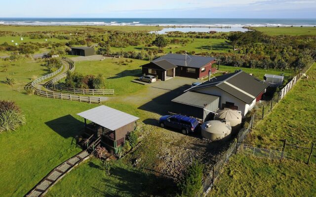 Koru Beach Cabin & B&B Homestay