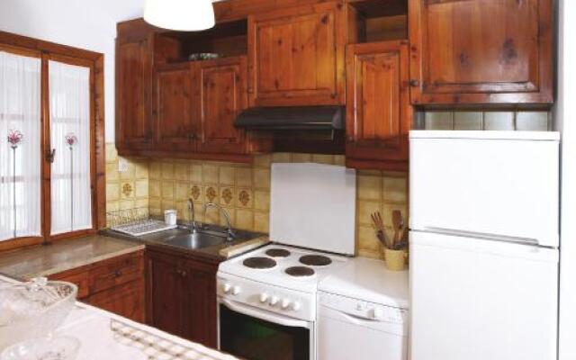 Squirrel Beach Front Villa, Metamorfosi