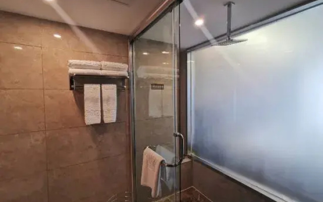 Oriental Earl Hotel (North Road, Gushi)