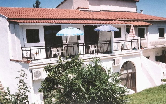 Dinas Studios & Apts