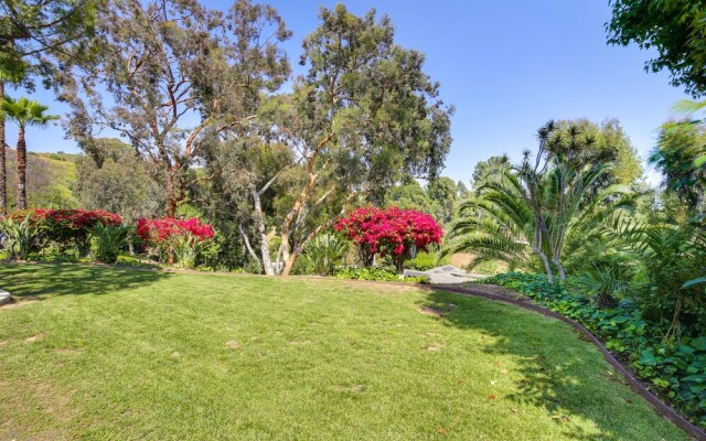 Whittier Vacation Rental: Close to Hiking Trails!
