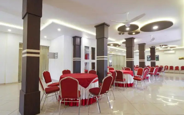 Le Moshe Inn by OYO Rooms
