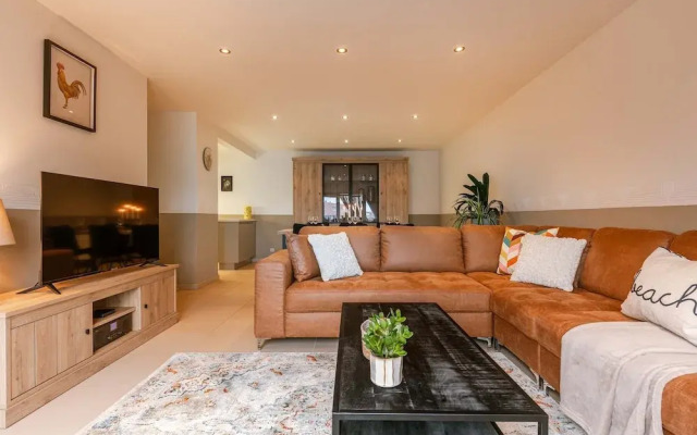 Cozy Apartment With Balcony With Parking