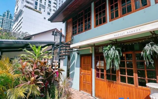 T-House BKK 2floors near BTS with Swimming pool and Free Wifi