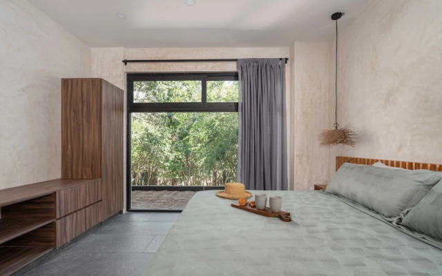 Twelve O’Clock Luxury Villas