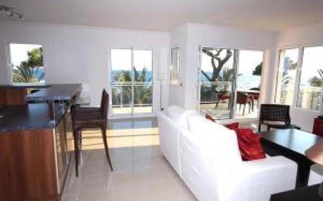 Stunning 2 Bed Apt On The Seafront Of Cannes In A High Class Secure Building With Swimming Pool 463