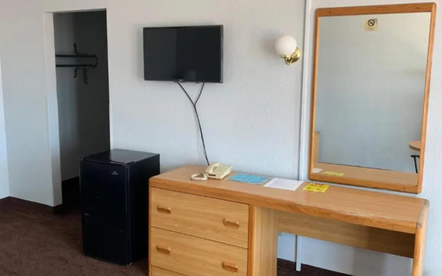 E-Z 8 Motel Phoenix Airporter