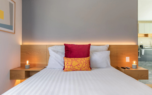 Casai 1BR Top Floor in an Art Deco Building!