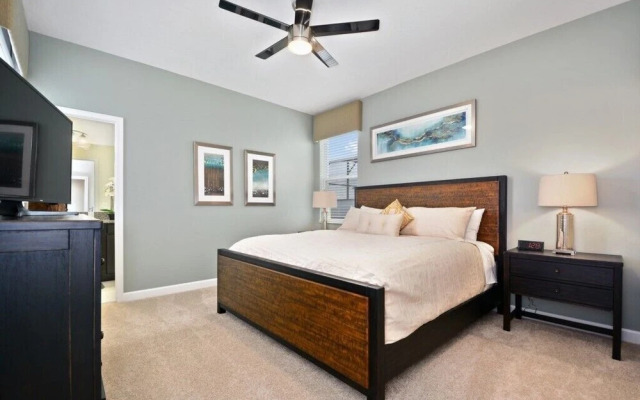 Amazing 5 Bedroom Home With Private Pool Home