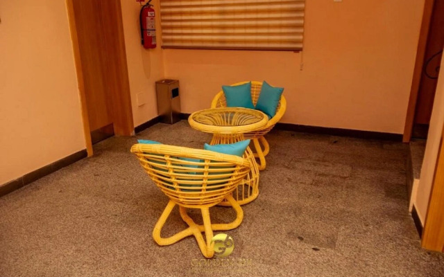 Golden Six Hotel & Restaurant