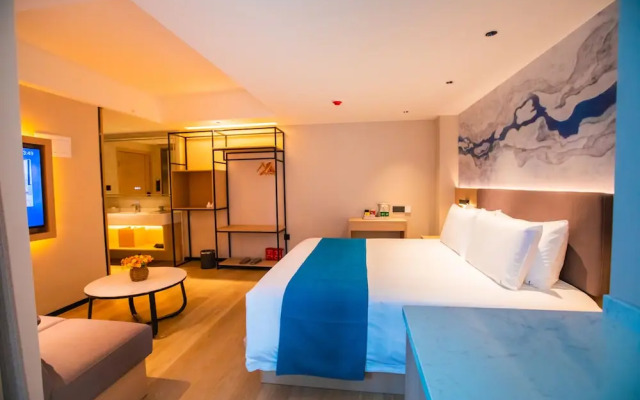 NAIVE L Executive Apartments Coast City