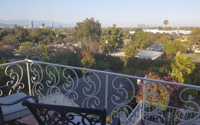 Great 2 Floor house in Beverly-wood