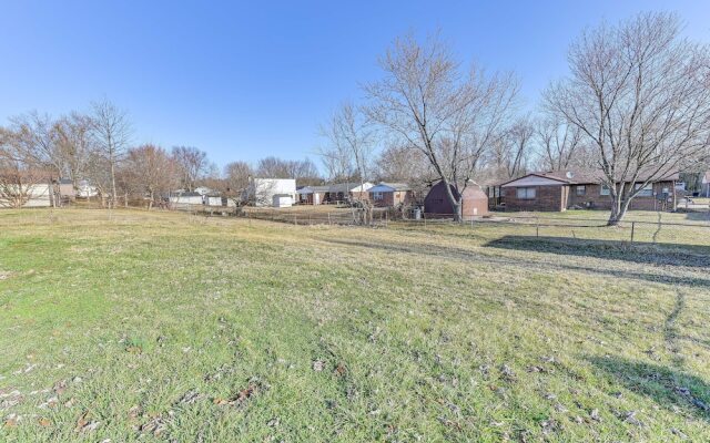 7 Mi to Louisville: Family-friendly Jefferson Home