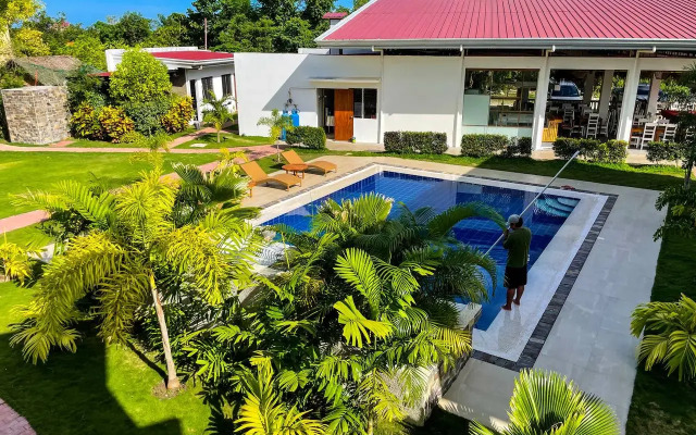 Red Picnic Hostel