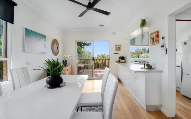 Scenic Serenity Large Family Home in Geelong