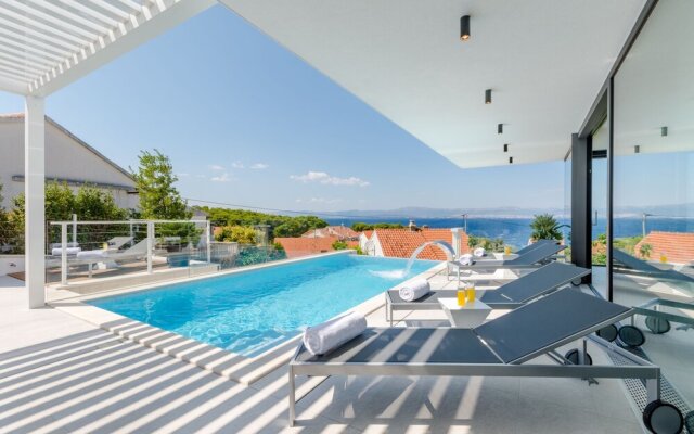 Luxury Villa Soleil with Swimming Pool