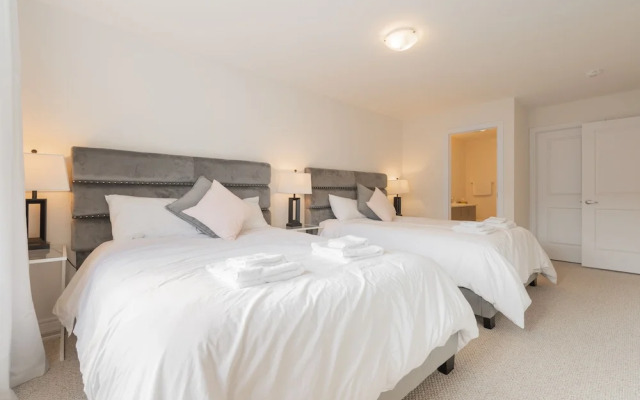 Gorgeous Brand New Spacious Town House