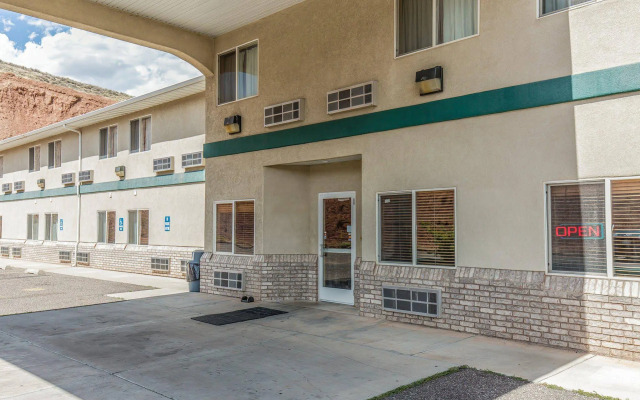 Quality Inn & Suites Salina National Forest Area