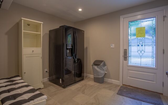 Happy Hideaway 4 Bedroom Home by RedAwning