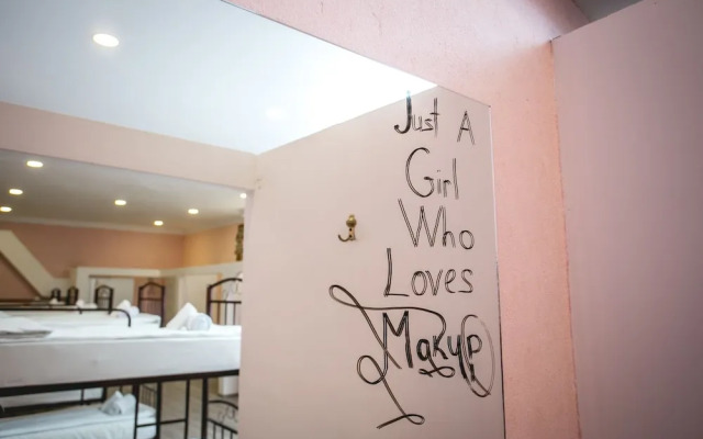 Sherlock Holmes Hostel Baku