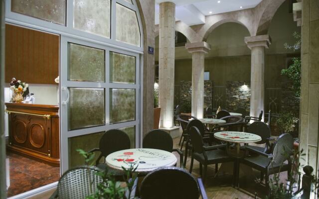 Hotel Flowers